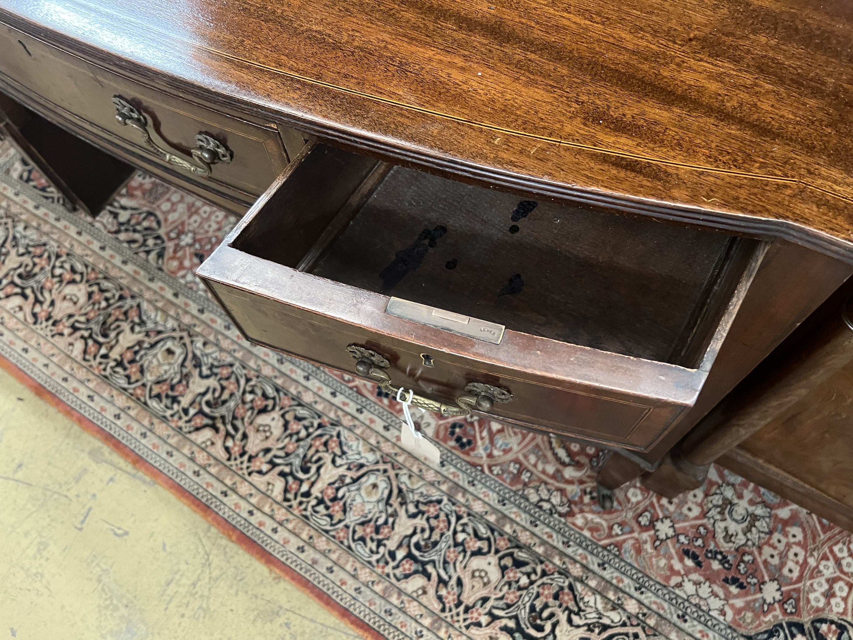An Edwardian mahogany bow front kneehole washstand, width 122cm, depth 58cm, height 86cm